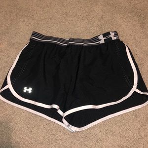 UNDER ARMOUR BLACK AND WHITE WORKOUT LEGGINGS